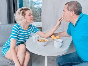 Playful babe rides an experienced dick for breakfast